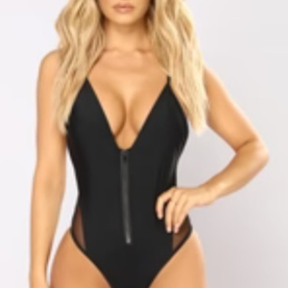 1 x Aquarius Swimsuit - Black Size: L